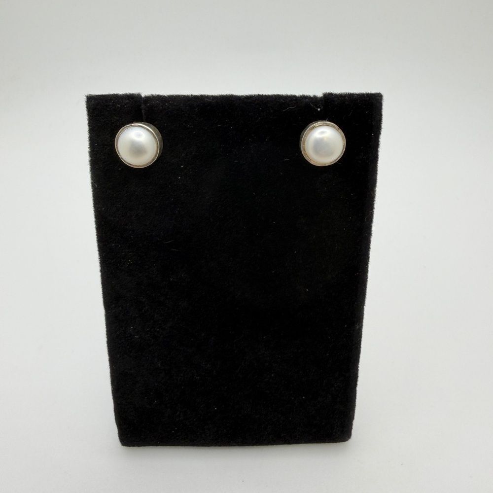 Sterling Silver, 7mm‎ genuine pearl stud earrings!